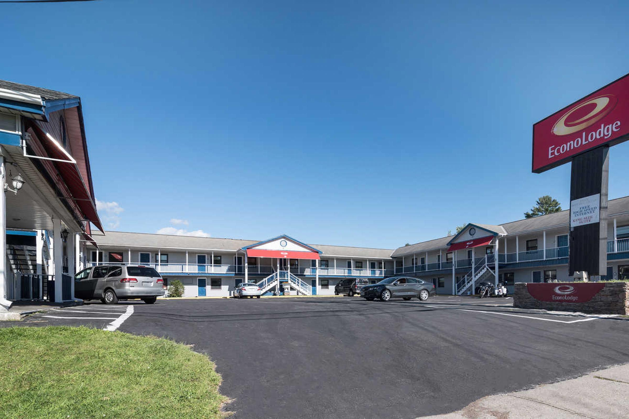 Econo Lodge Rutland City Near Hwy 7 Exterior photo