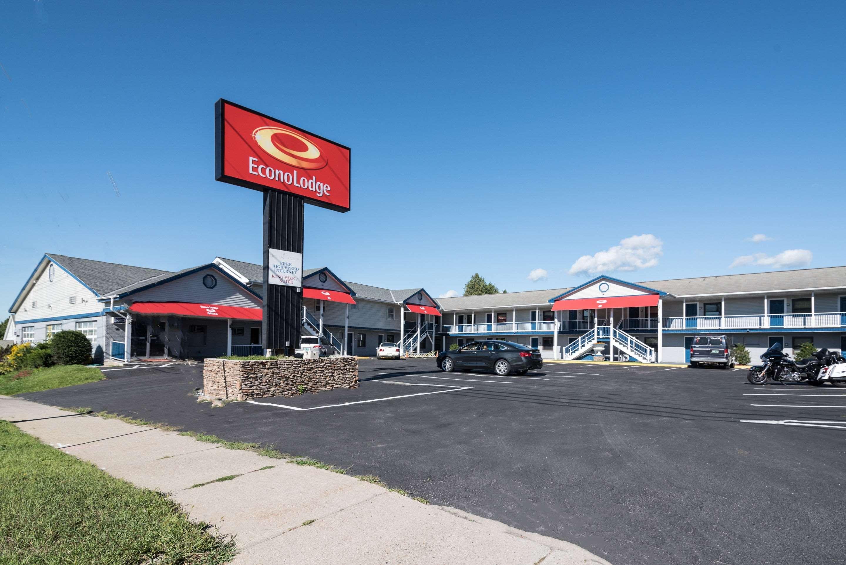 Econo Lodge Rutland City Near Hwy 7 Exterior photo