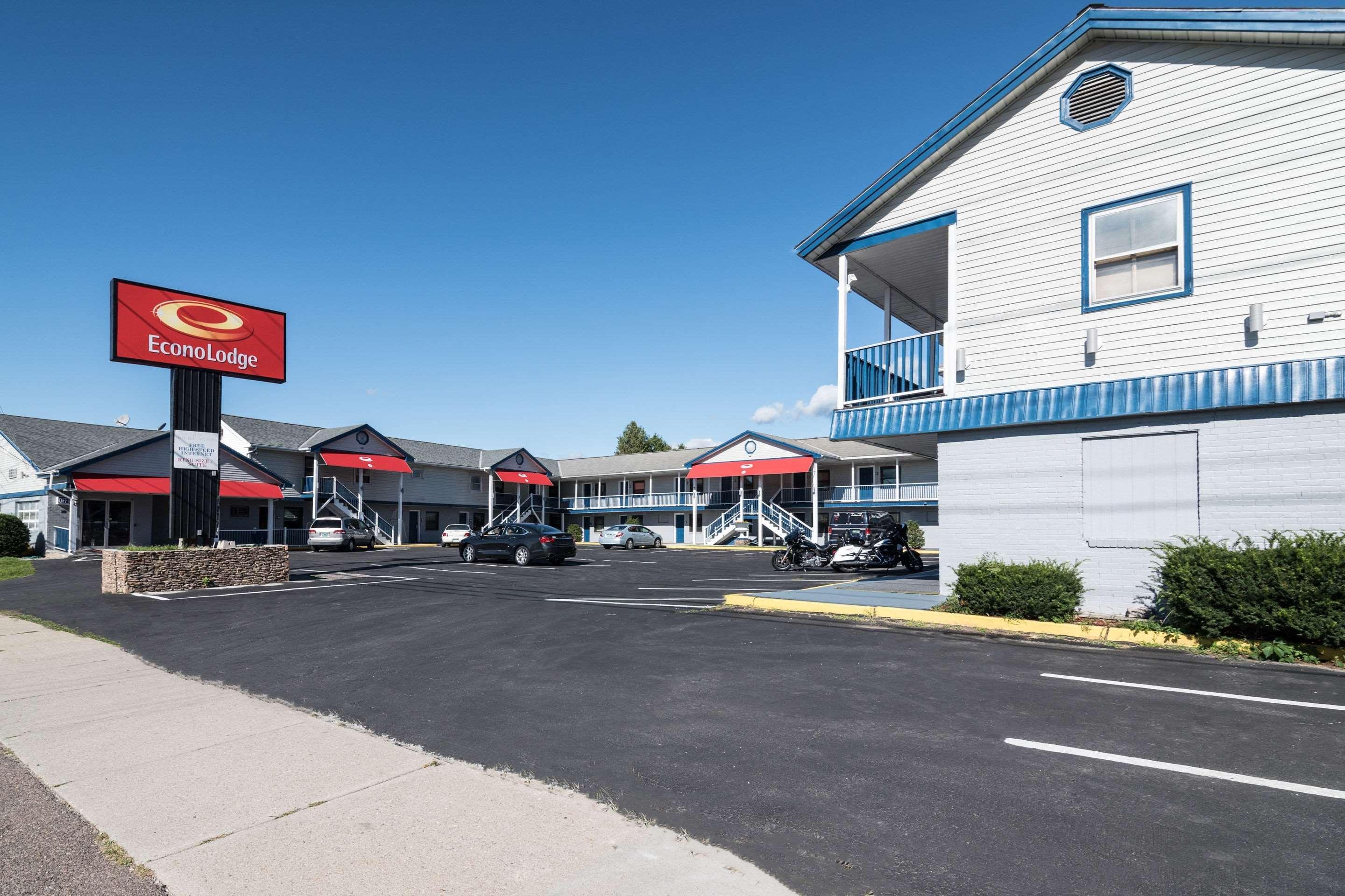 Econo Lodge Rutland City Near Hwy 7 Exterior photo
